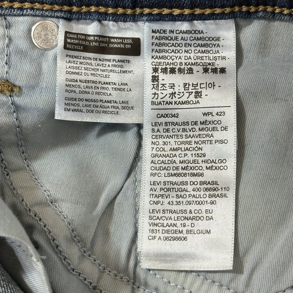 Levi's Denim Mid Length Shorts Women's 18W Hypersoft Medium Wash Mid Rise NWT - Picture 10 of 11